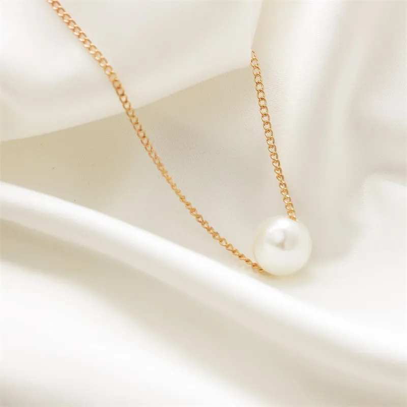 Elegant Faux Pearl Pendant Necklace